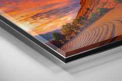 Close-up corner of Soundcheck on alu-dibond beneath 2mm acrylic glass. (thumbnail 10)